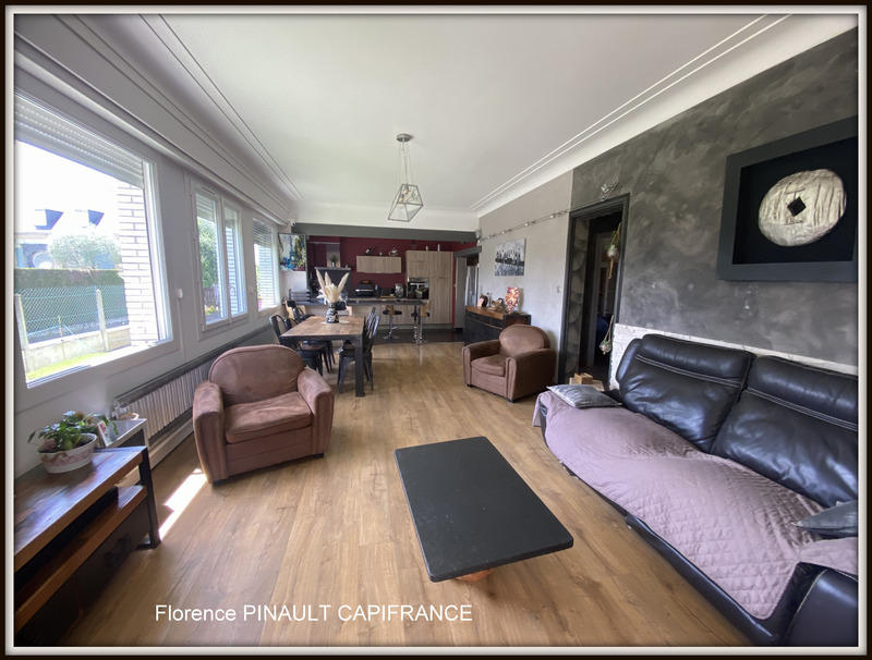 Maison - 233 m² - 9 pièces