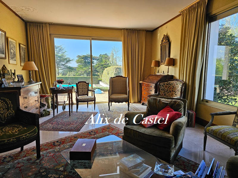 Maison - 263 m² - 8 pièces