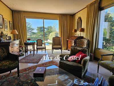 Maison - 263 m² - 8 pièces