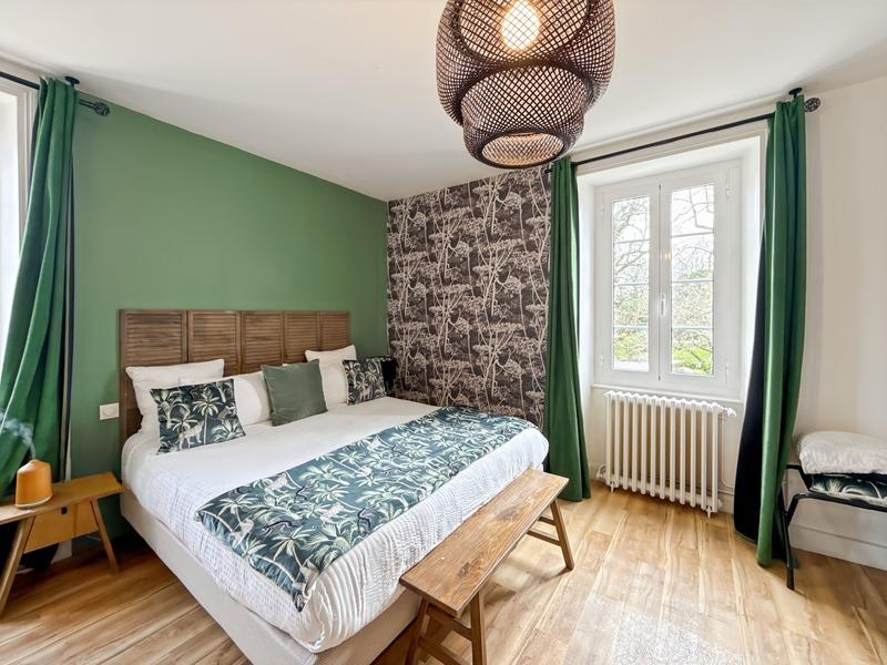 Propriété - 263 m² - 10 pièces