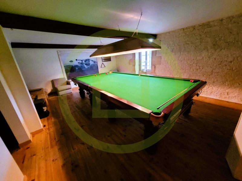 Maison - 525 m² - 12 pièces