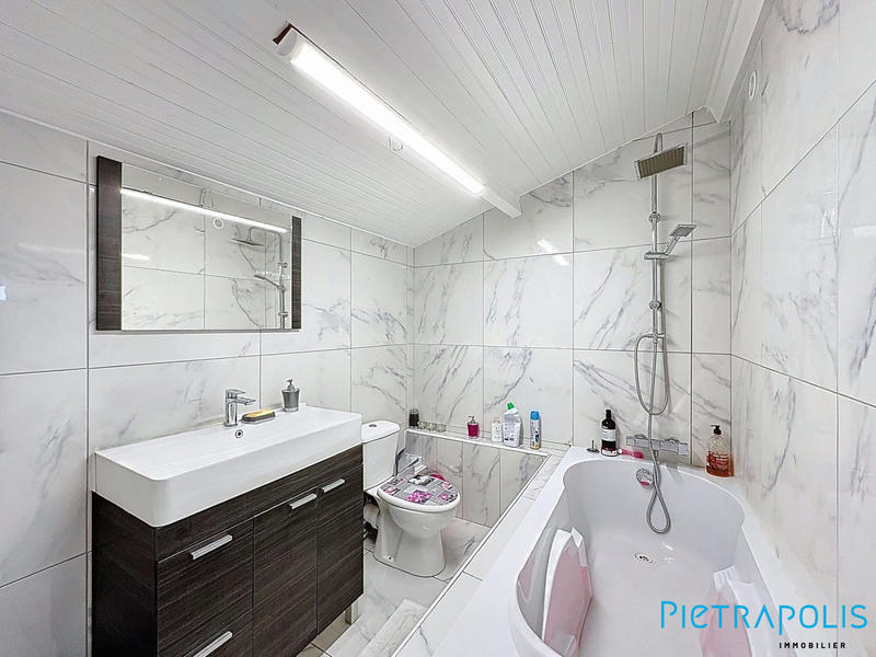 Appartement - 90 m² - 4 pièces