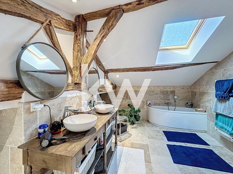 Maison - 956 m² - 10 pièces