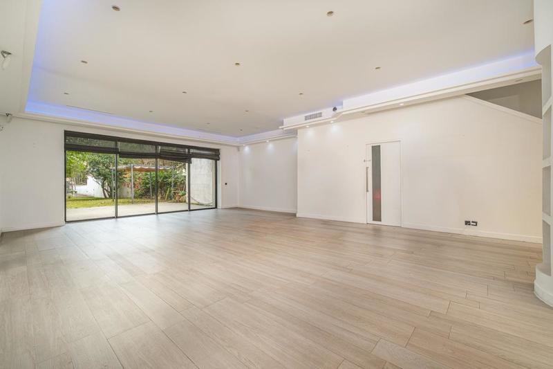 Maison - 350 m² - 6 pièces