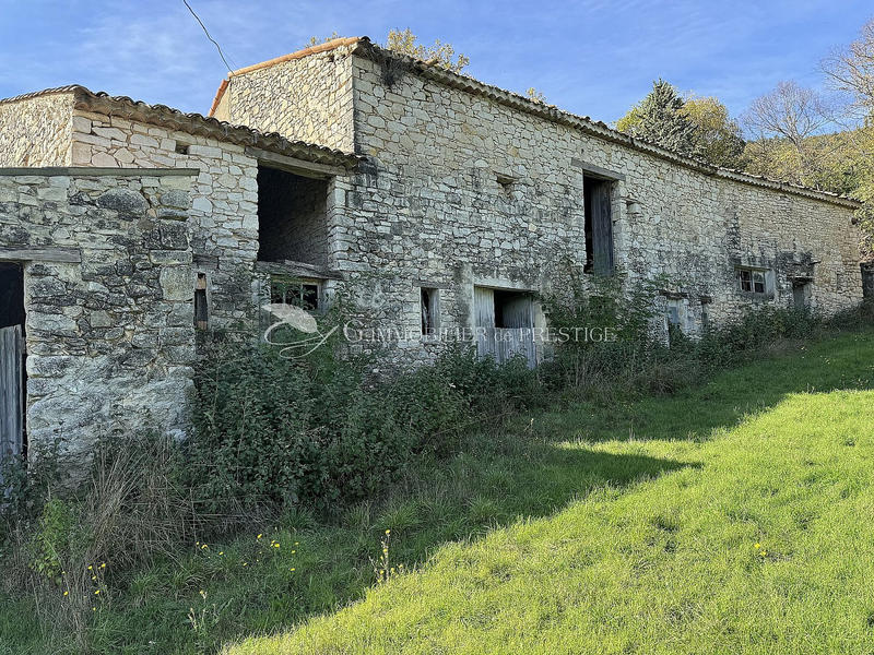 Propriété - 1 600 m² - 30 pièces