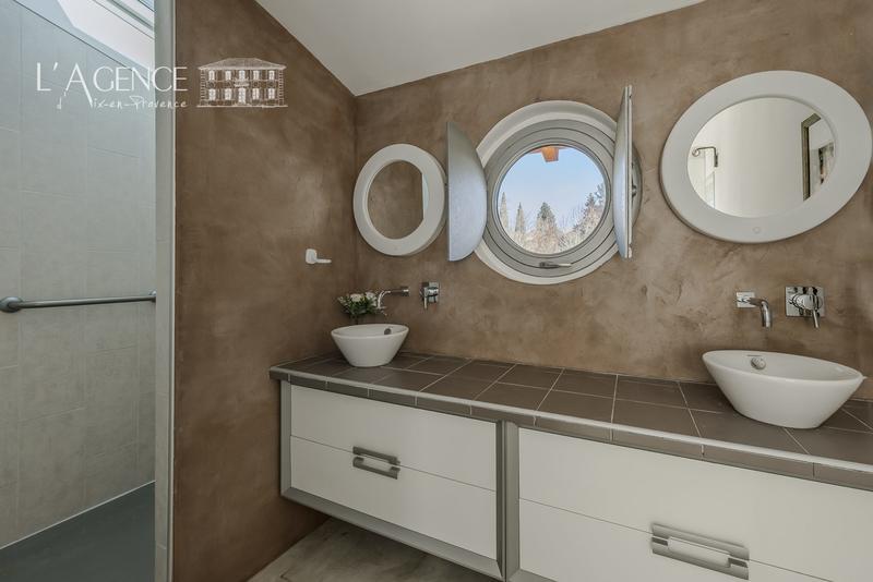 Maison contemporaine - 249 m² - 5 pièces