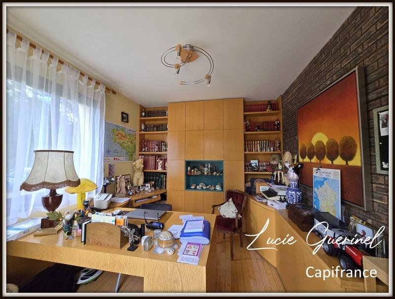 Maison - 246 m² - 10 pièces