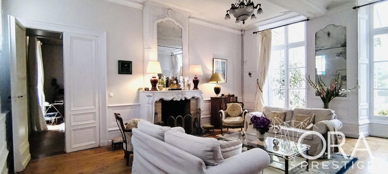 Maison ancienne - 430 m² - 17 pièces