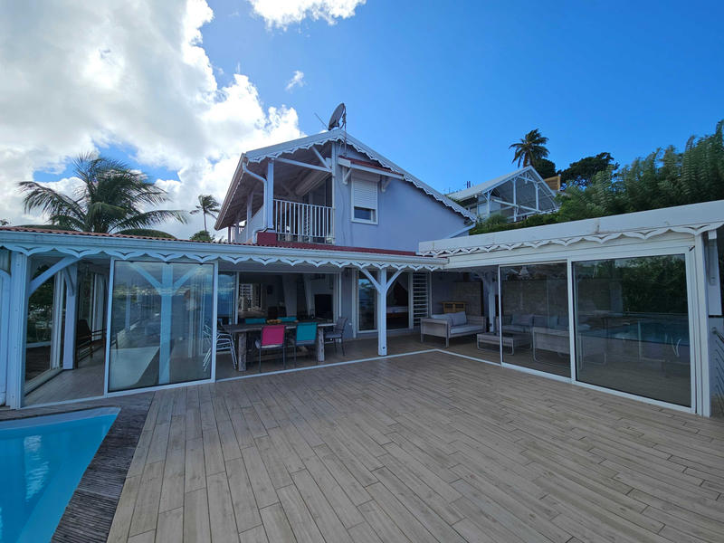 Maison - 225 m² - 8 pièces