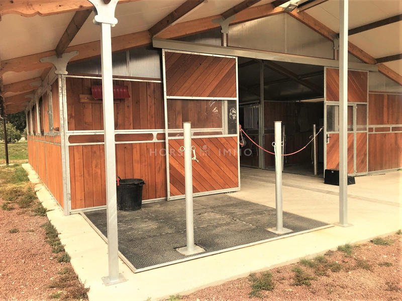 Maison - 470 m² - 12 pièces