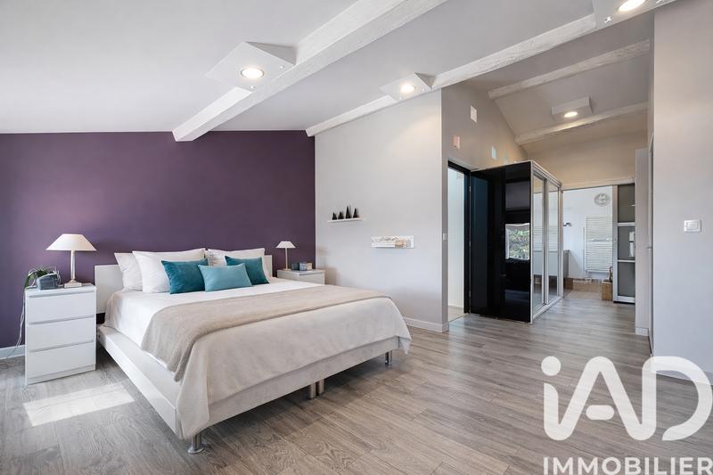 Maison - 660 m² - 16 pièces