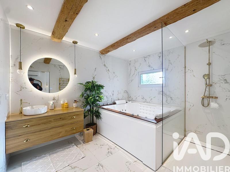 Maison - 206 m² - 6 pièces