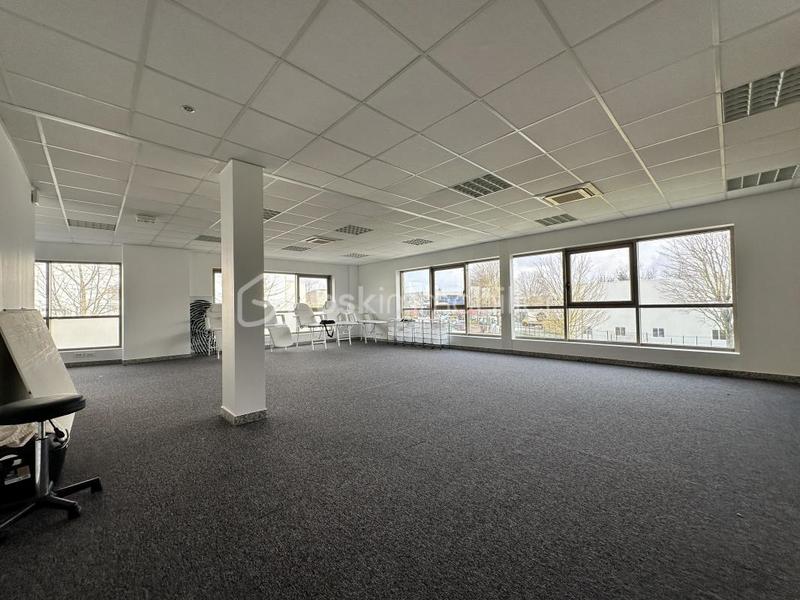 Bureau - 104 m² - 1 pièce