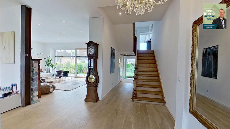 Maison - 308 m² - 8 pièces