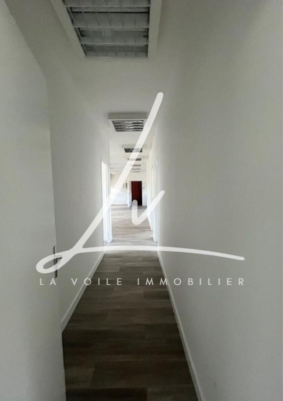 Bureau - 143 m² - 5 pièces