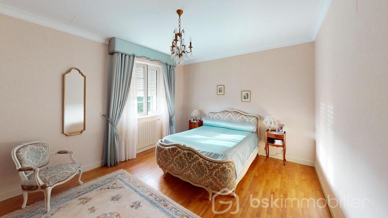 Maison - 186 m² - 7 pièces