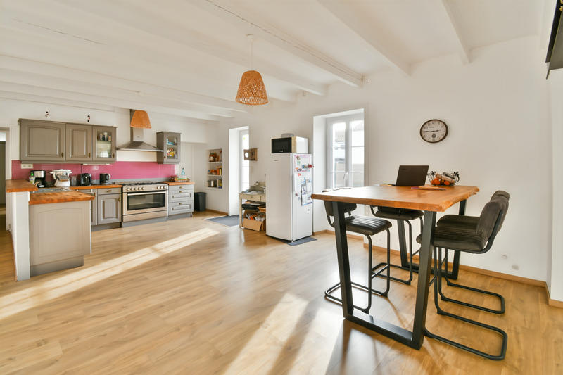 Maison - 244 m² - 8 pièces