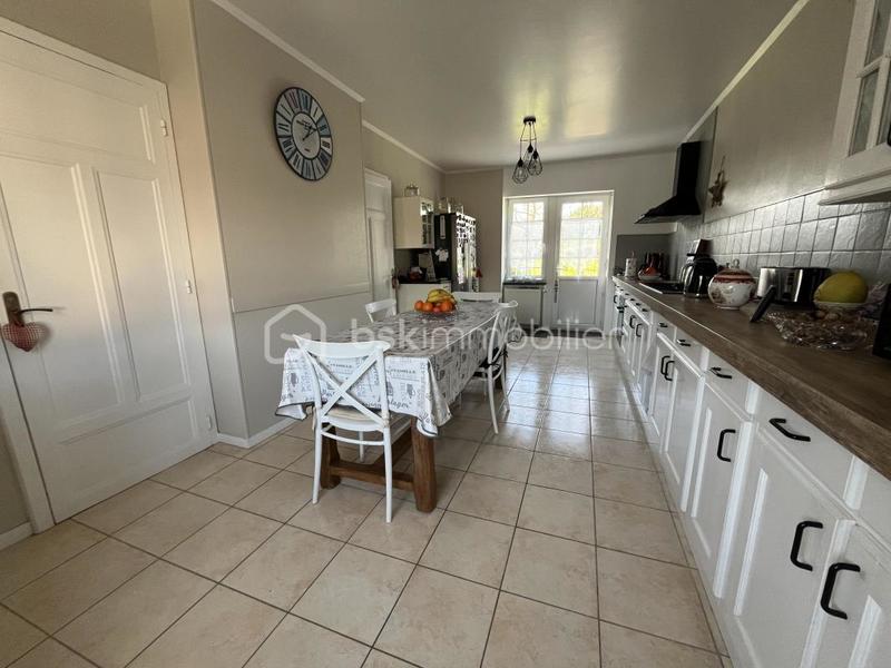 Demeure - 167 m² - 8 pièces