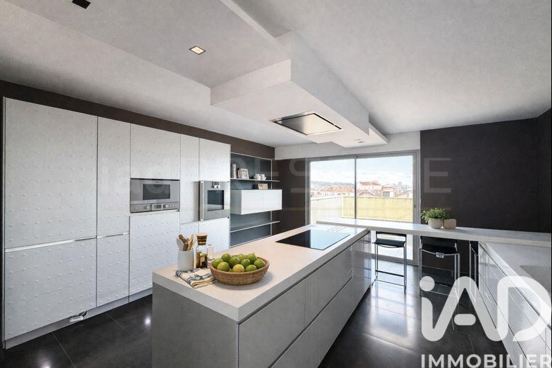 Duplex - 215 m² - 6 pièces