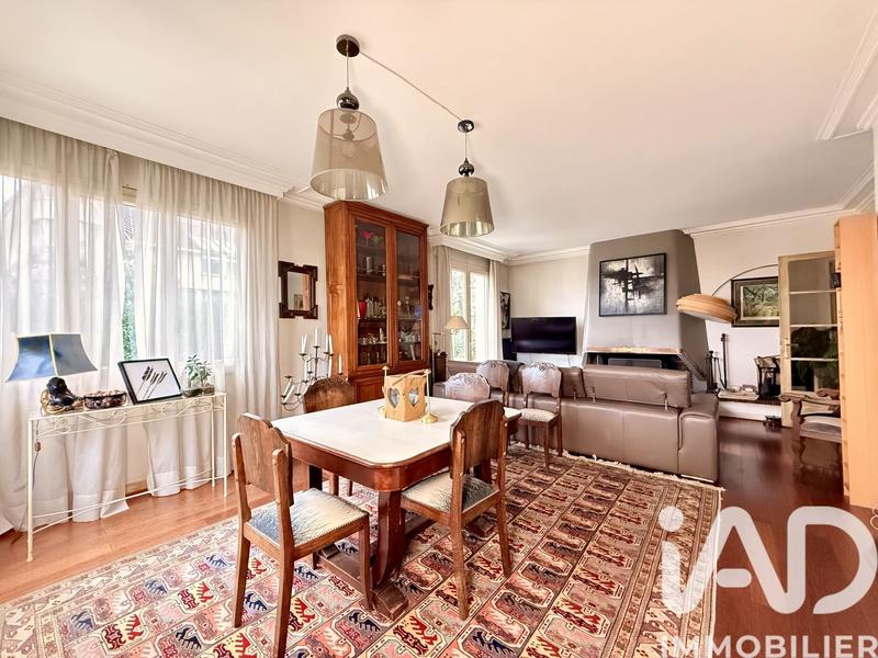 Maison - 230 m² - 8 pièces