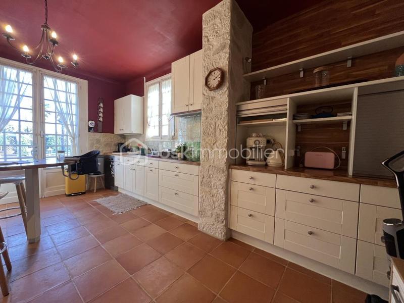 Demeure - 205 m² - 6 pièces