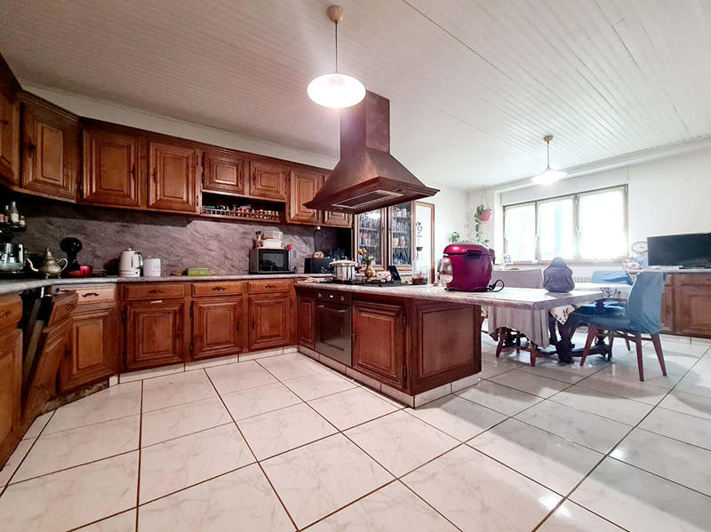 Maison - 210 m² - 8 pièces