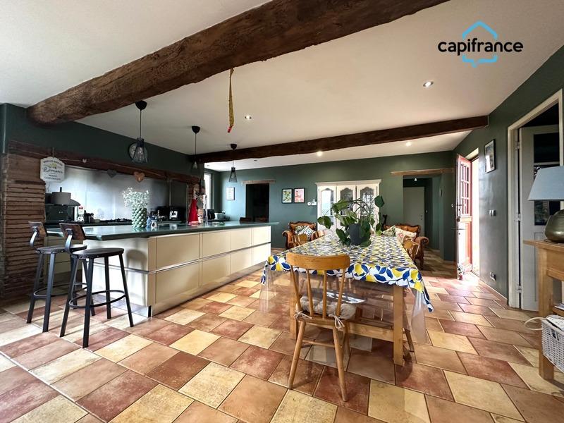 Maison - 450 m² - 13 pièces