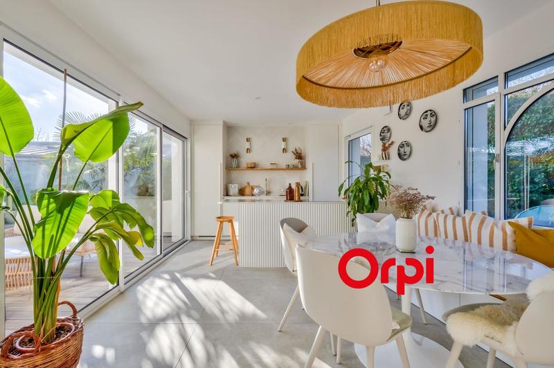 Maison - 190 m² - 8 pièces