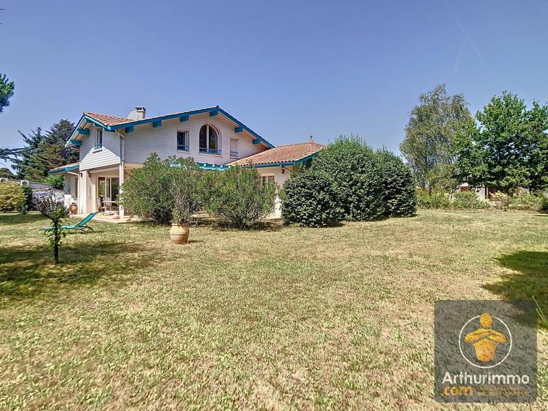 Maison - 199 m² - 6 pièces