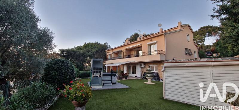 Maison - 200 m² - 9 pièces