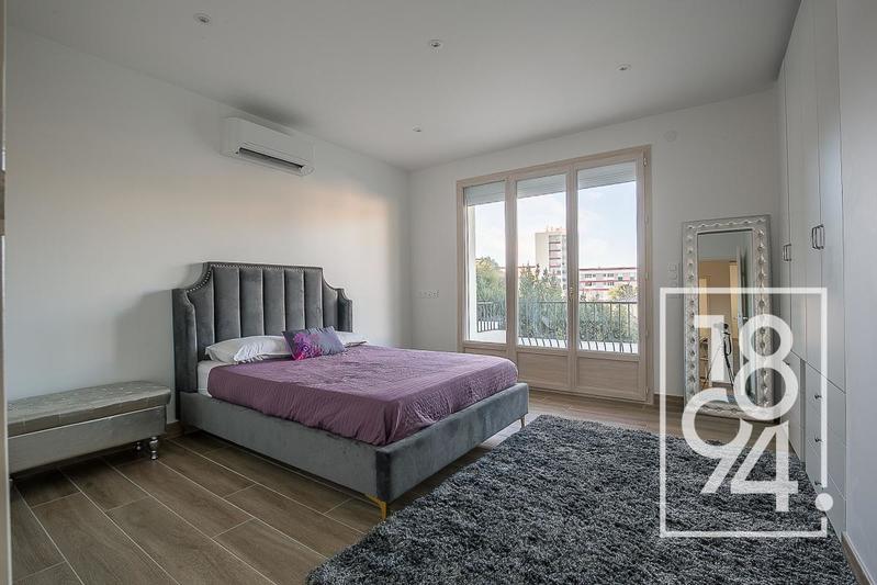 Maison - 280 m² - 7 pièces