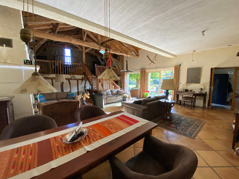 Maison - 232 m² - 7 pièces