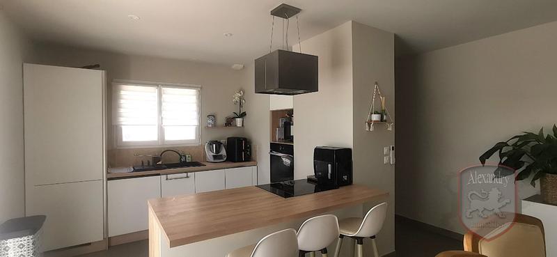 Maison - 98 m² - 5 pièces