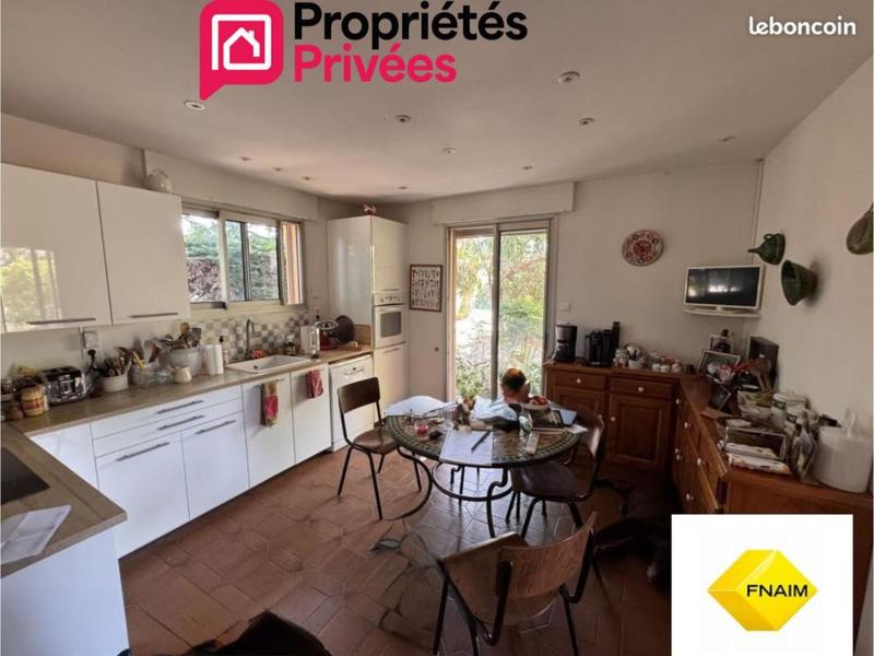 Villa - 270 m² - 6 pièces