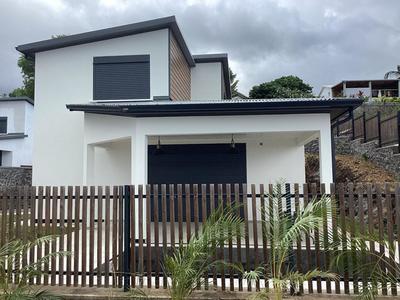 Maison - 104 m² - 4 pièces