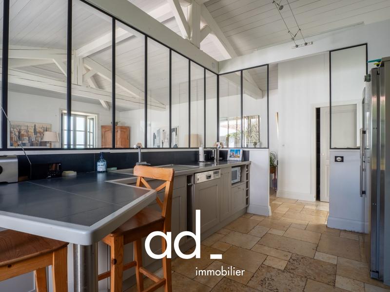 Maison traditionnelle - 320 m² - 12 pièces