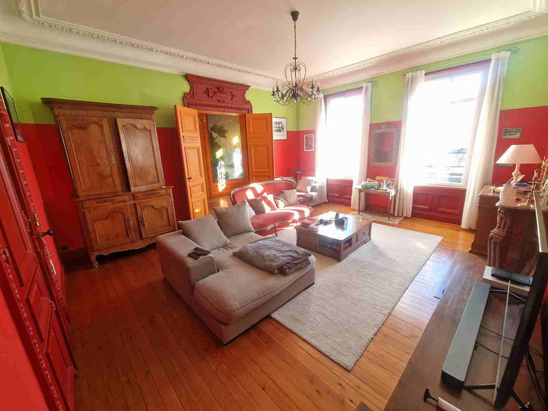 Maison - 331 m² - 10 pièces