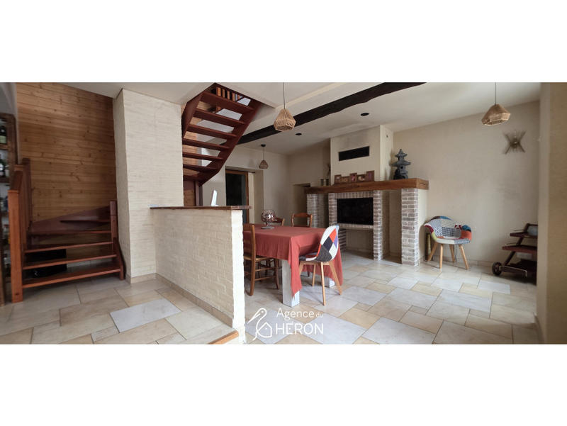 Maison - 217 m² - 6 pièces