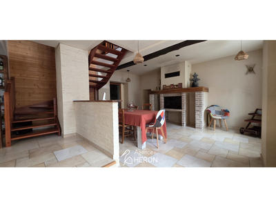 Maison - 217 m² - 6 pièces