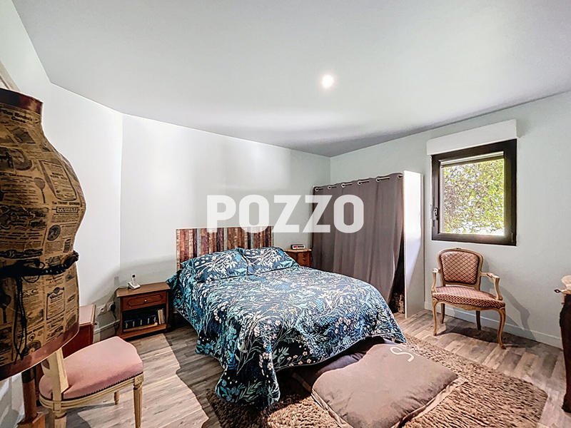 Maison - 215 m² - 6 pièces