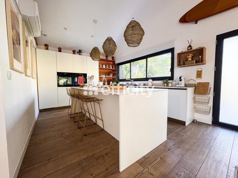 Maison - 140 m² - 5 pièces