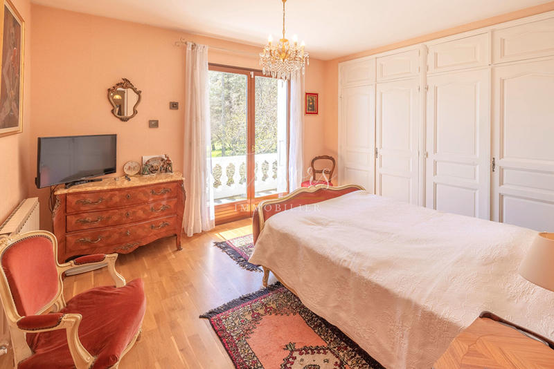 Maison - 170 m² - 8 pièces