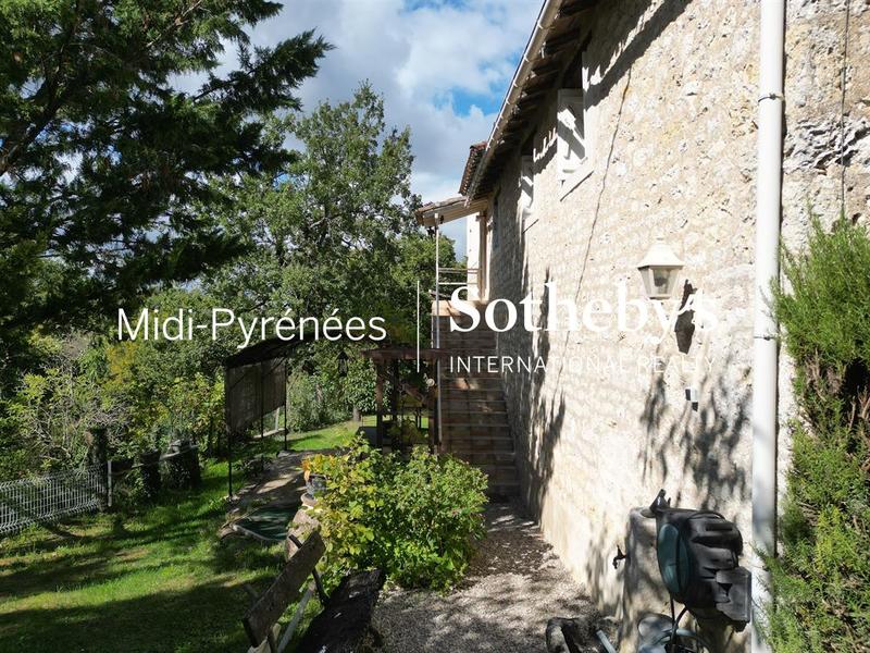 Maison - 387 m² - 11 pièces