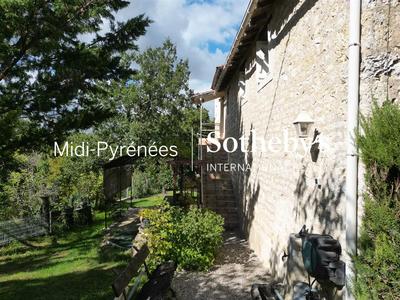 Maison - 387 m² - 11 pièces