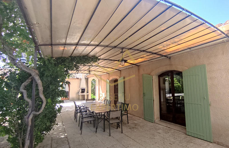 Propriété - 265 m² - 10 pièces