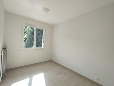 Appartement - 77 m² - 7 pièces