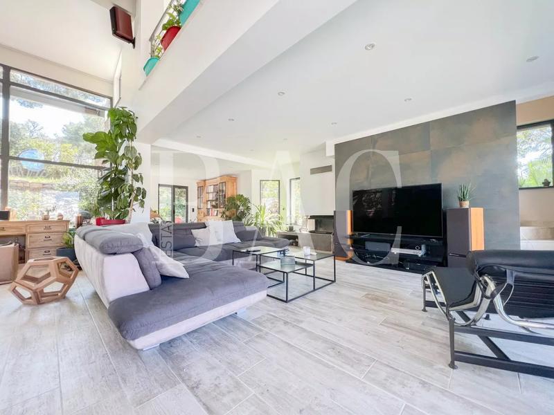 Villa - 350 m² - 7 pièces