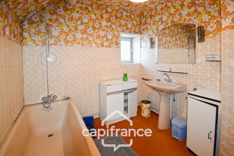 Maison - 233 m² - 12 pièces