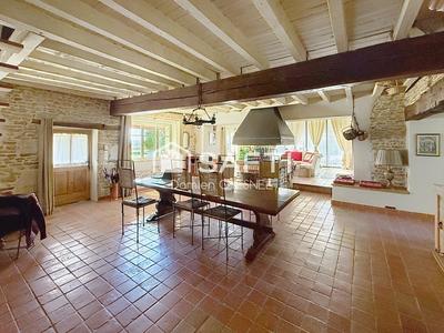 Maison - 240 m² - 6 pièces