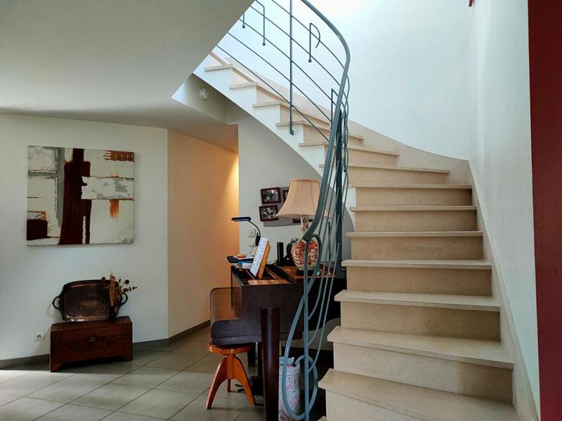 Maison - 240 m² - 8 pièces